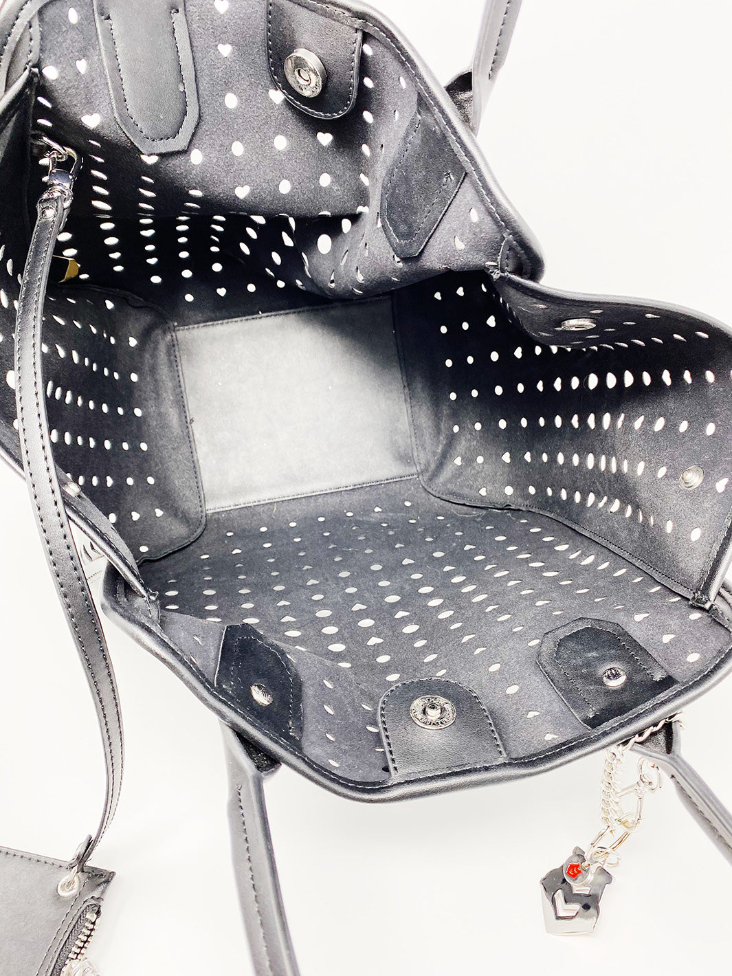 ☆関税込☆【LOVE MOSCHINO】メタリックトートバッグ Love Moschino Black Perforated Tote – Flower Moon Boutique